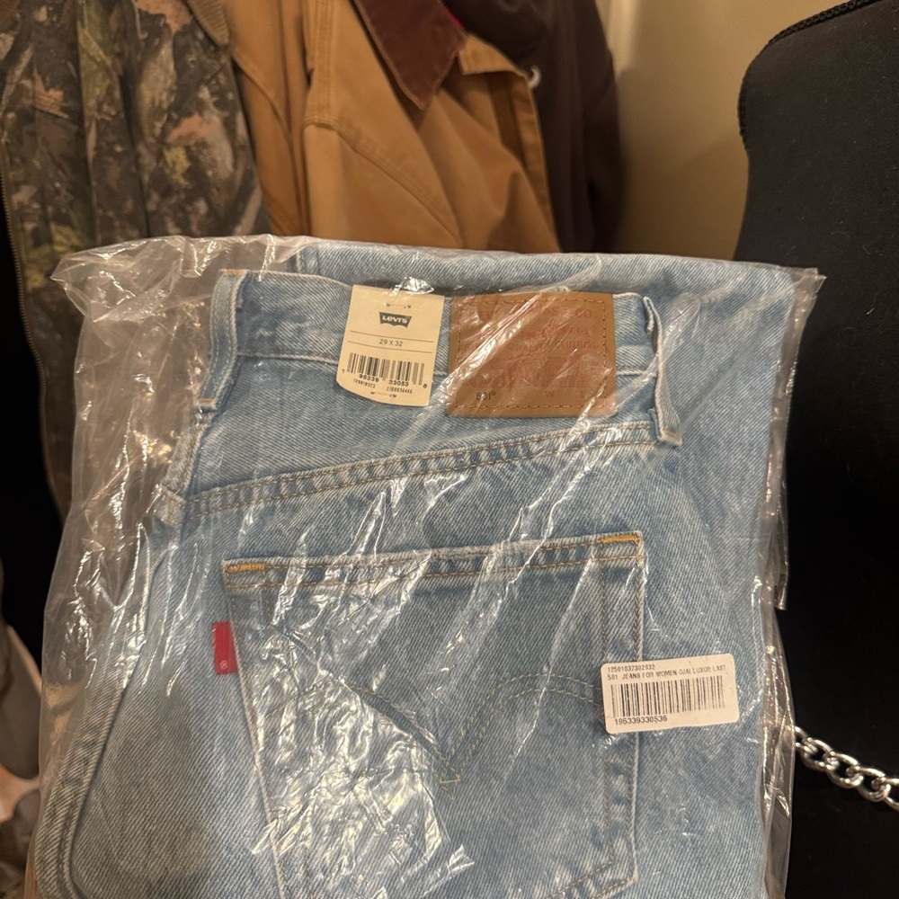 29 x 32 Levi's women’s  Blue Jeans 501

(Known as the Sydney Sweeney jeans)